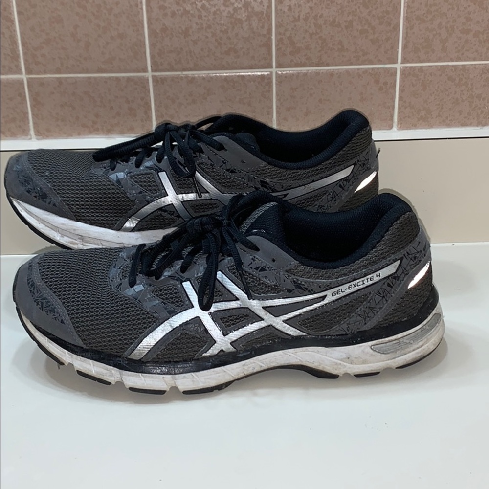 Asics size 10 GEL-Excite 4 running shoes